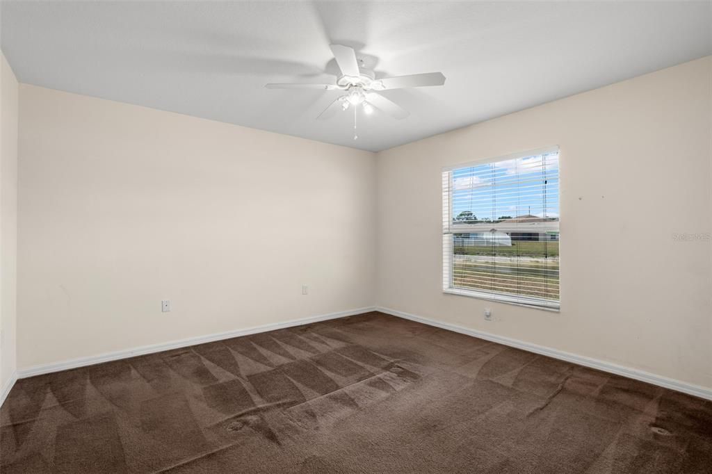 Activo con contrato: $270,000 (3 camas, 2 baños, 1453 Pies cuadrados)