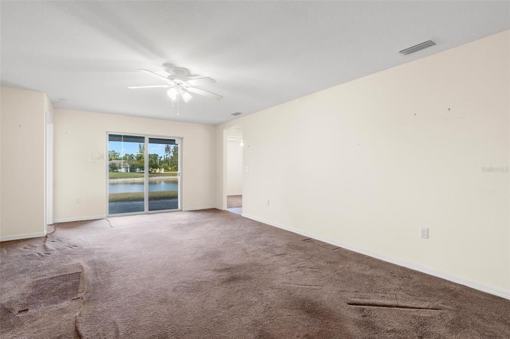 Activo con contrato: $270,000 (3 camas, 2 baños, 1453 Pies cuadrados)