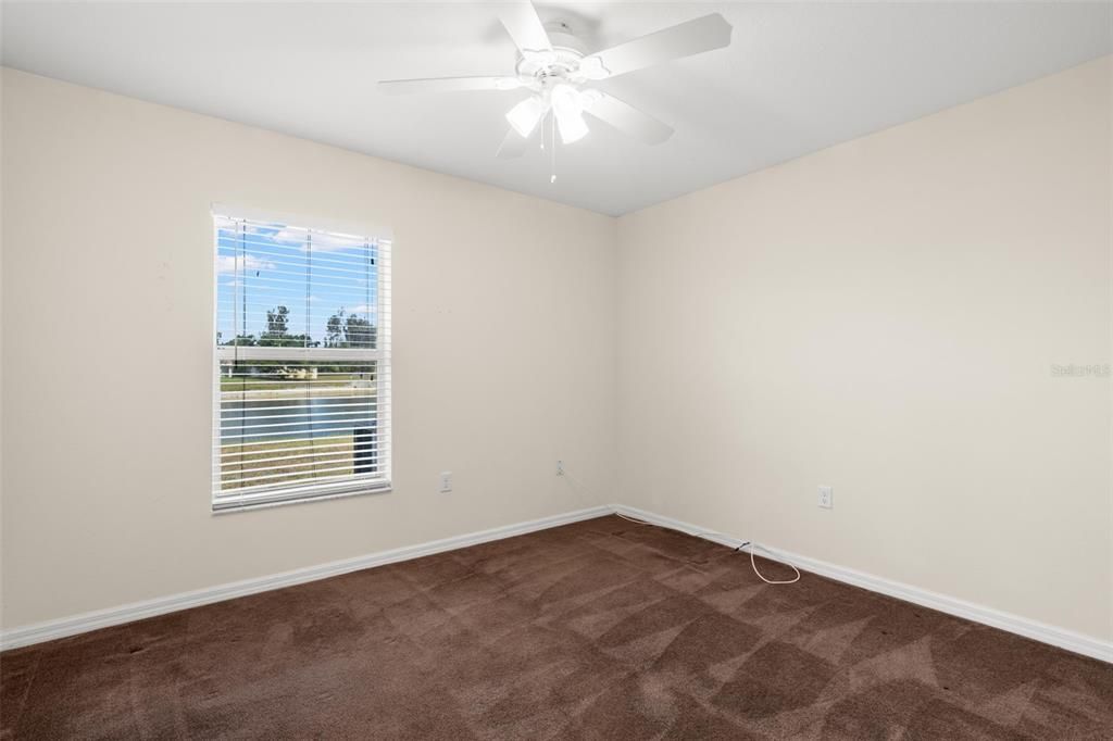 Activo con contrato: $270,000 (3 camas, 2 baños, 1453 Pies cuadrados)