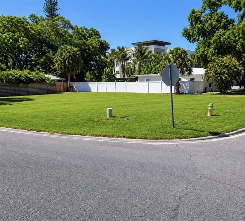 En Venta: $600,000 (0.24 acres)