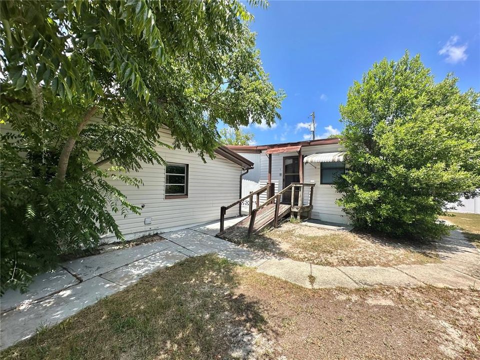 For Sale: $169,500 (3 beds, 2 baths, 941 Square Feet)