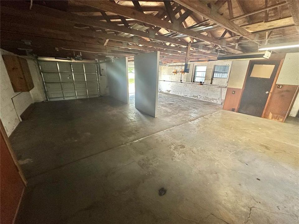 For Sale: $169,500 (3 beds, 2 baths, 941 Square Feet)