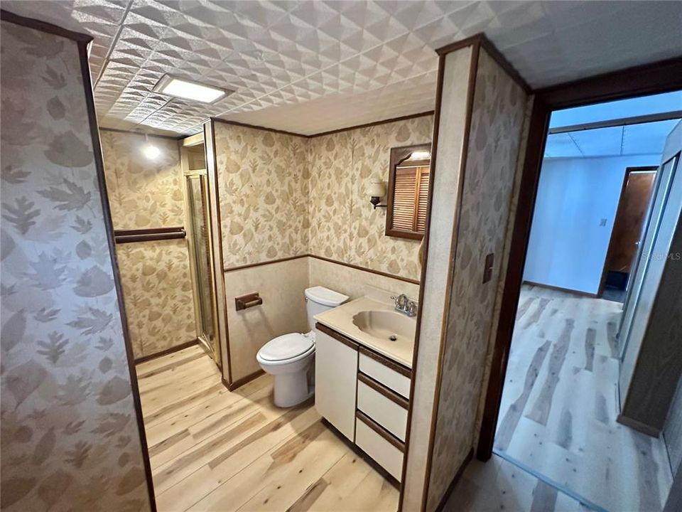 For Sale: $169,500 (3 beds, 2 baths, 941 Square Feet)