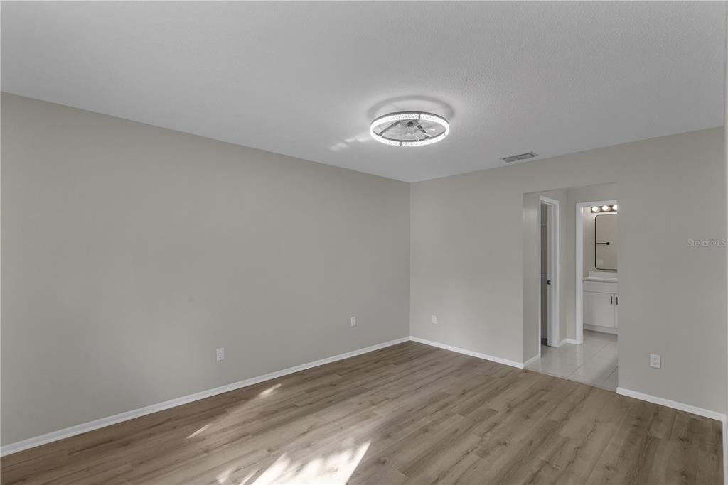 В аренду: $2,295 (2 спален, 2 ванн, 1068 Квадратных фут)
