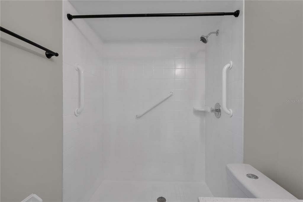 В аренду: $2,295 (2 спален, 2 ванн, 1068 Квадратных фут)