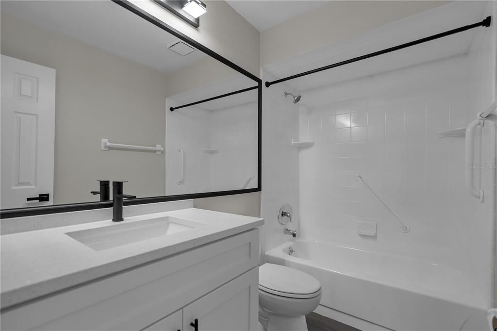 В аренду: $2,295 (2 спален, 2 ванн, 1068 Квадратных фут)