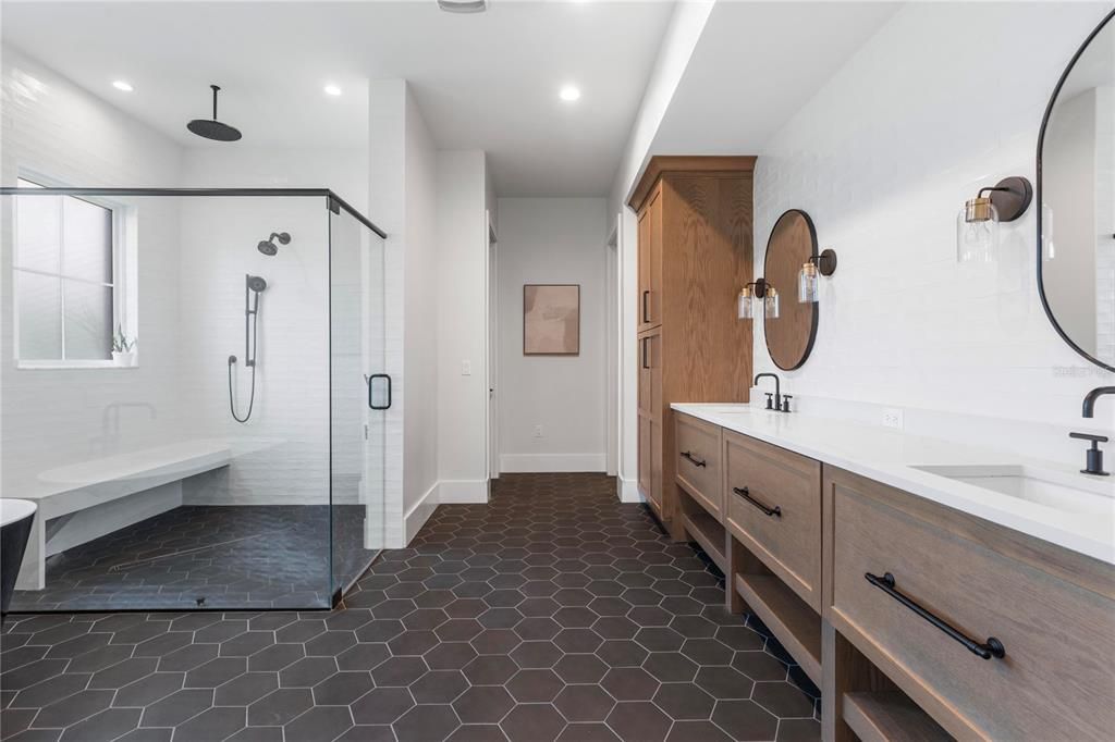 For Sale: $2,295,000 (5 beds, 4 baths, 4483 Square Feet)