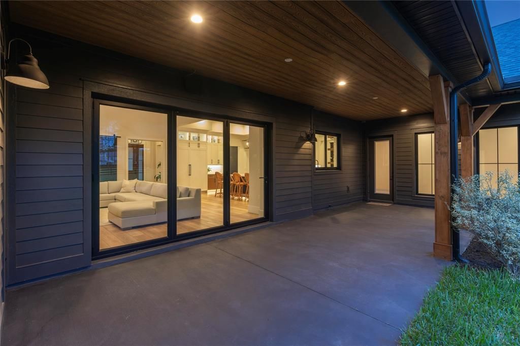 For Sale: $2,295,000 (5 beds, 4 baths, 4483 Square Feet)
