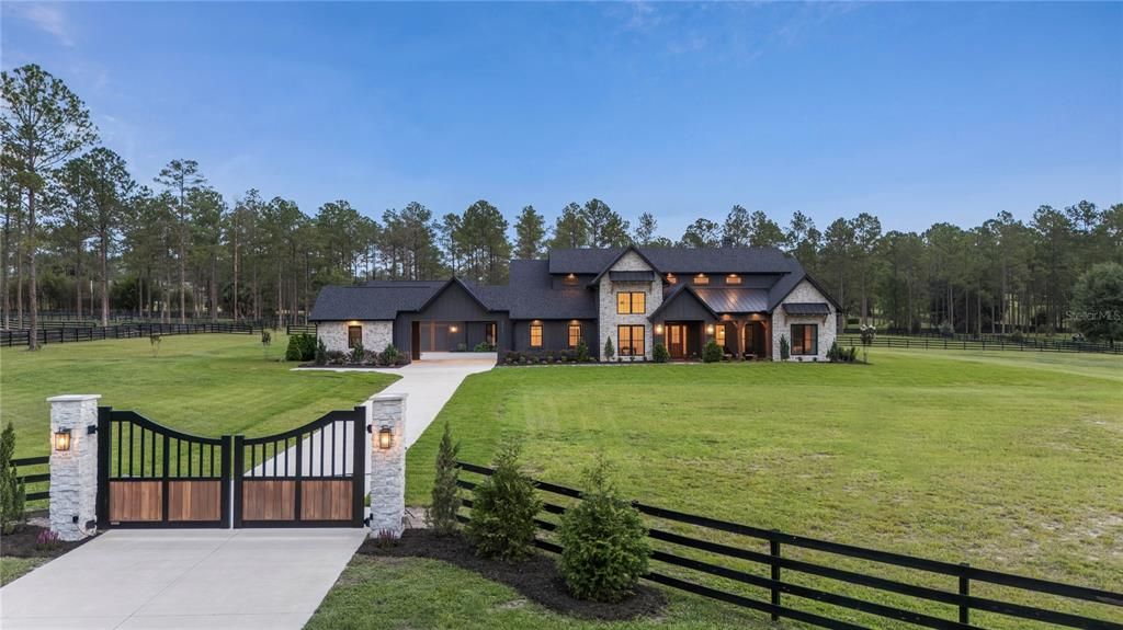 For Sale: $2,295,000 (5 beds, 4 baths, 4483 Square Feet)