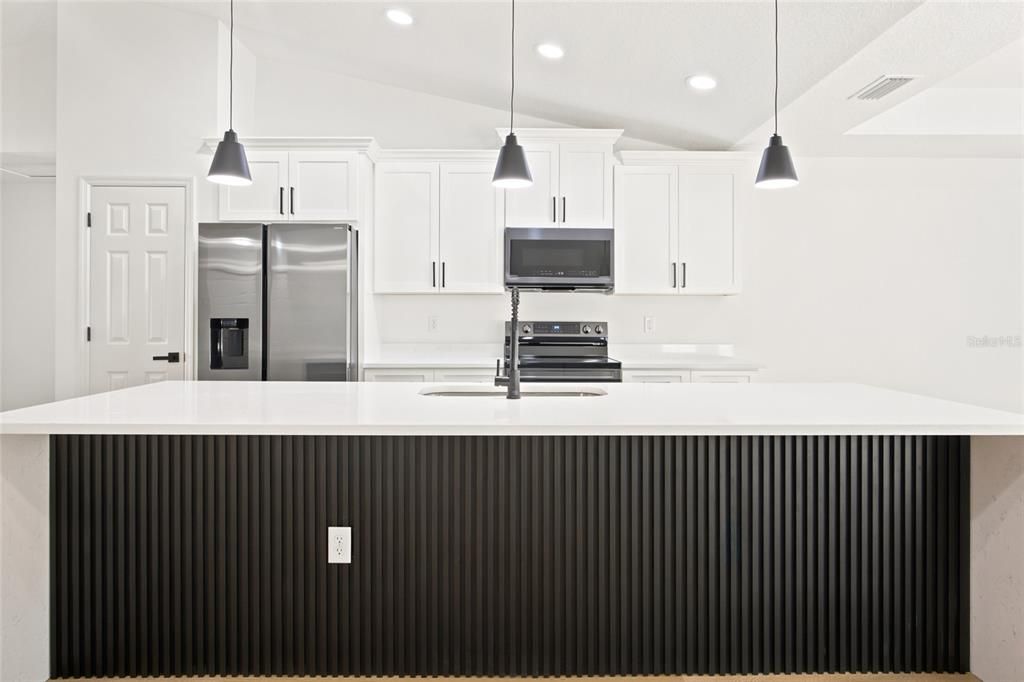 For Sale: $309,900 (3 beds, 2 baths, 1559 Square Feet)