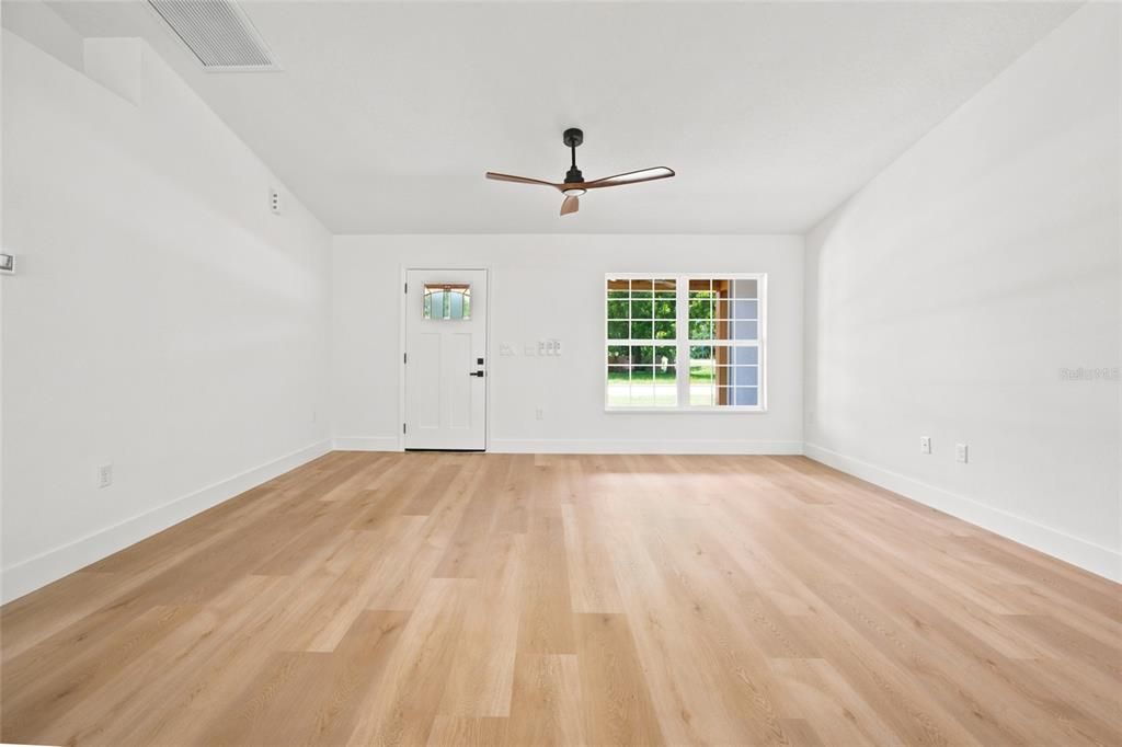For Sale: $309,900 (3 beds, 2 baths, 1559 Square Feet)
