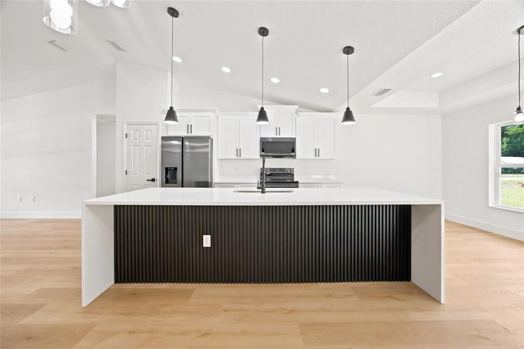 For Sale: $309,900 (3 beds, 2 baths, 1559 Square Feet)