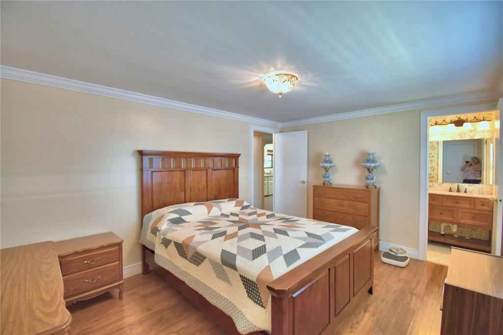 For Sale: $120,000 (2 beds, 2 baths, 1056 Square Feet)