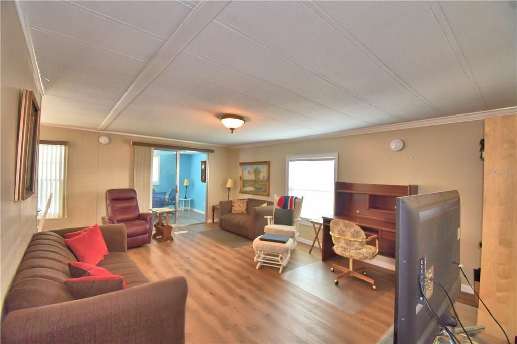 For Sale: $120,000 (2 beds, 2 baths, 1056 Square Feet)
