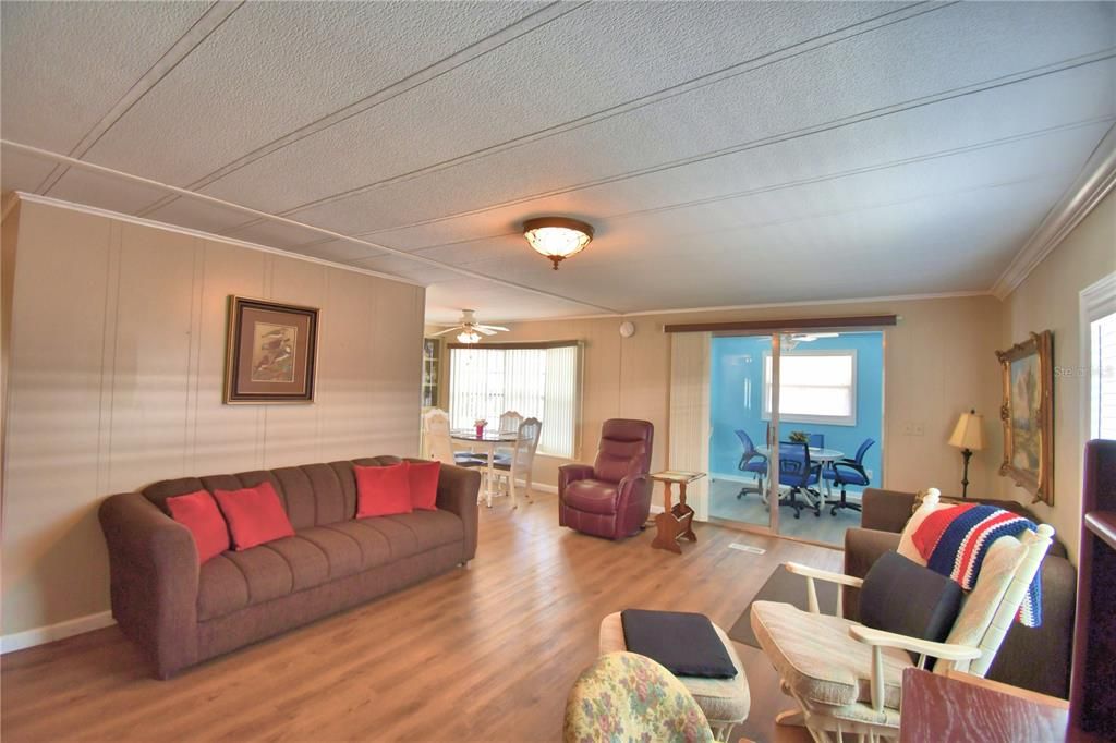 For Sale: $120,000 (2 beds, 2 baths, 1056 Square Feet)