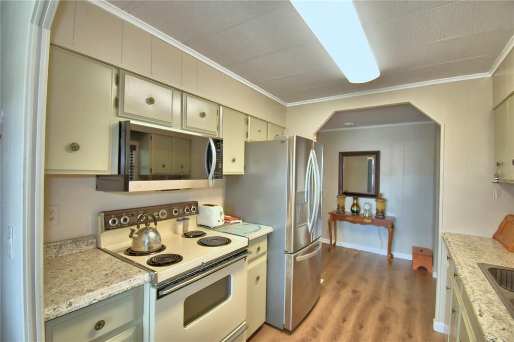 For Sale: $120,000 (2 beds, 2 baths, 1056 Square Feet)