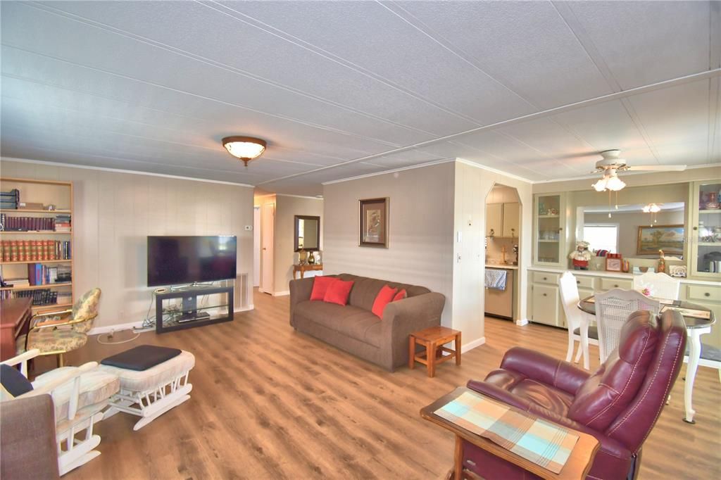 For Sale: $120,000 (2 beds, 2 baths, 1056 Square Feet)