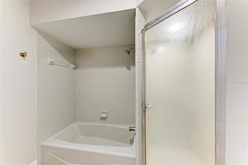 En Venta: $299,000 (2 camas, 2 baños, 1359 Pies cuadrados)