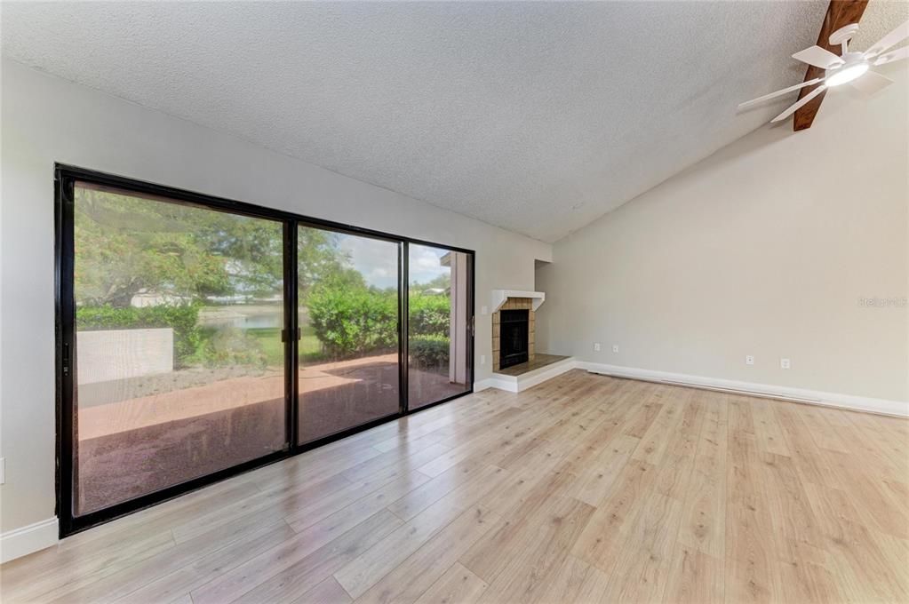 En Venta: $299,000 (2 camas, 2 baños, 1359 Pies cuadrados)