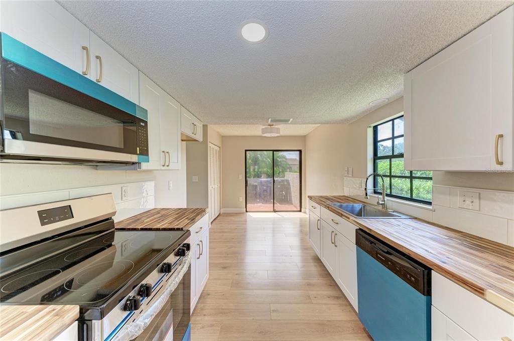 En Venta: $299,000 (2 camas, 2 baños, 1359 Pies cuadrados)