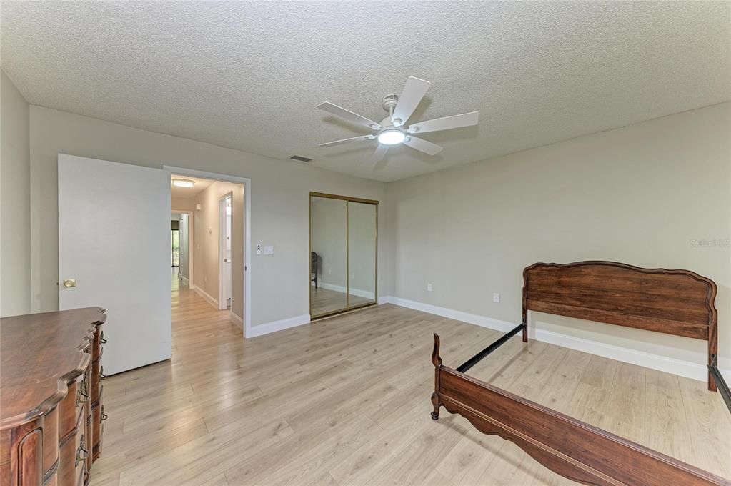 En Venta: $299,000 (2 camas, 2 baños, 1359 Pies cuadrados)