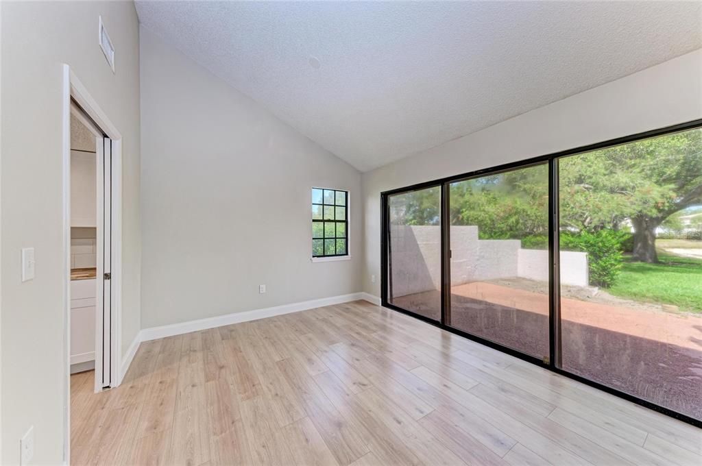 En Venta: $299,000 (2 camas, 2 baños, 1359 Pies cuadrados)