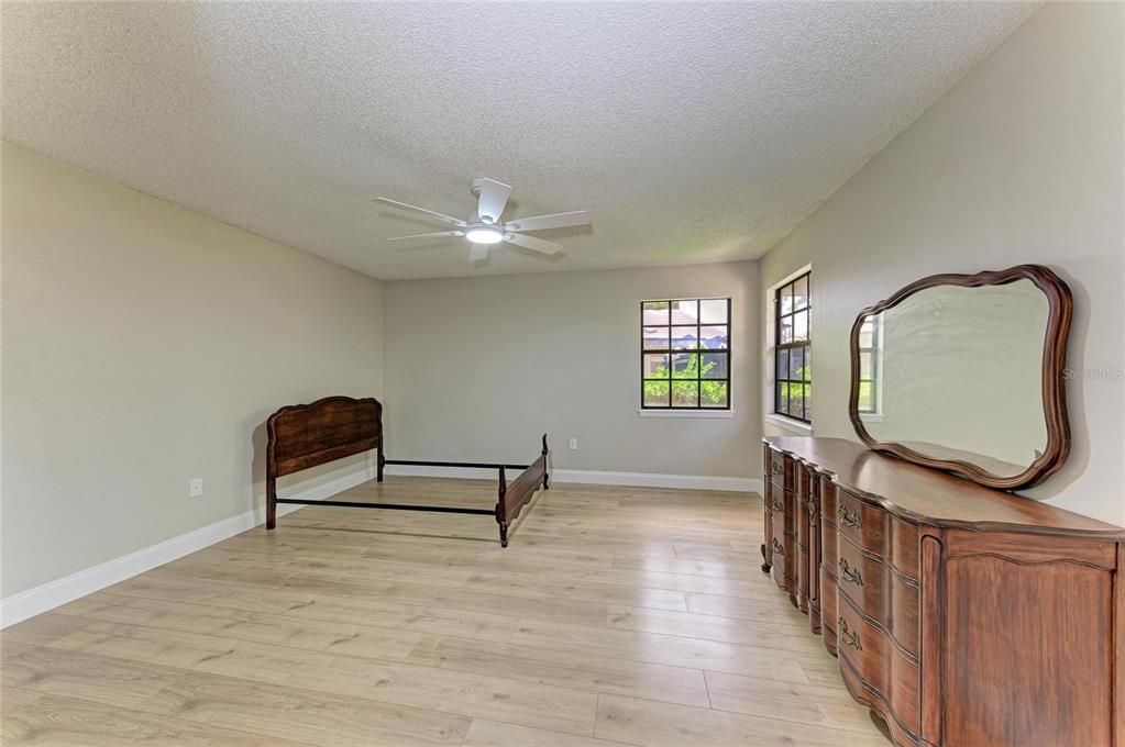 En Venta: $299,000 (2 camas, 2 baños, 1359 Pies cuadrados)