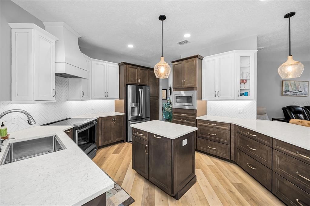 На продажу: $539,900 (4 спален, 2 ванн, 2560 Квадратных фут)