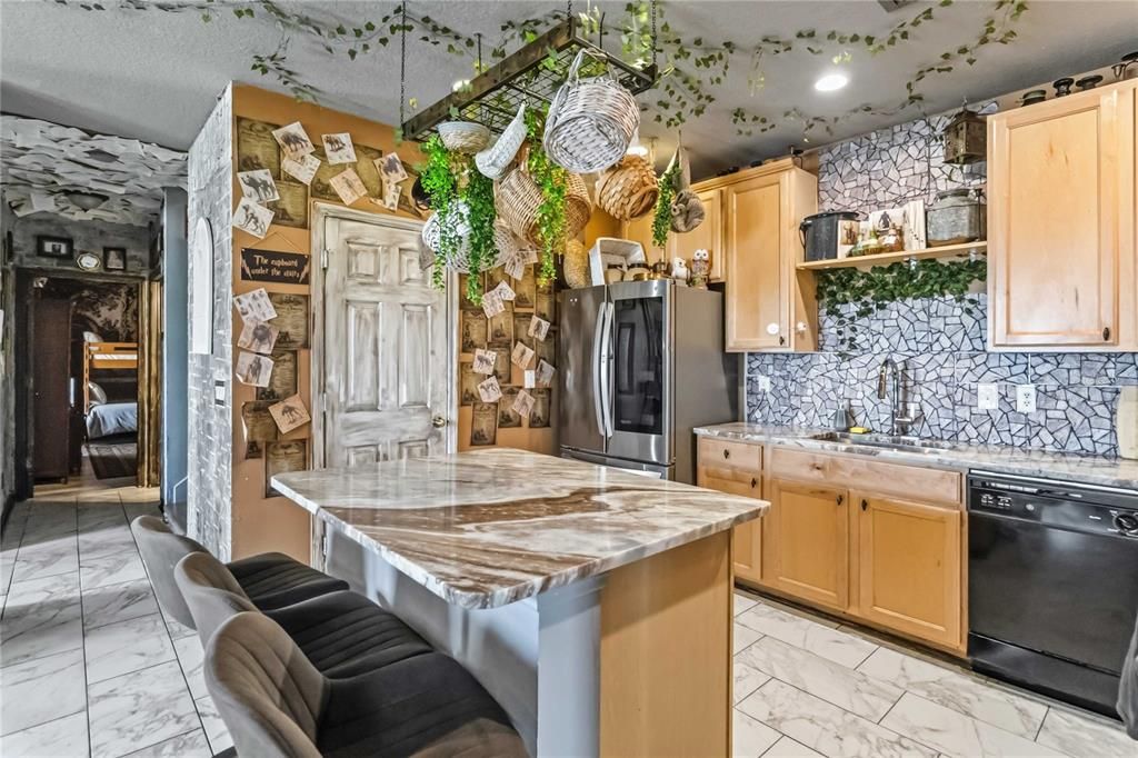 На продажу: $340,000 (3 спален, 2 ванн, 1807 Квадратных фут)
