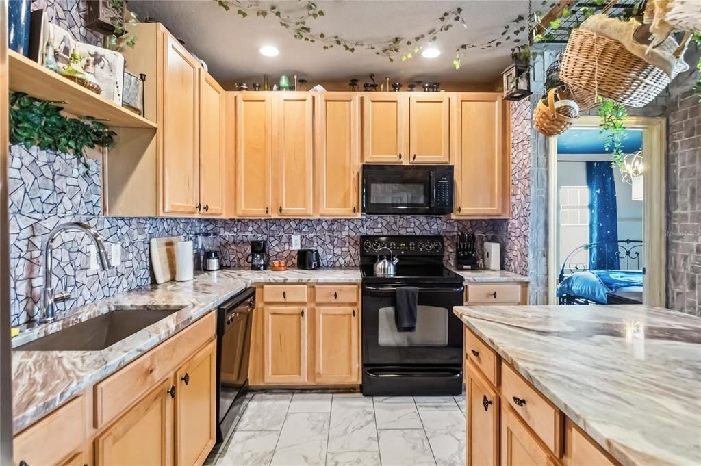 На продажу: $340,000 (3 спален, 2 ванн, 1807 Квадратных фут)