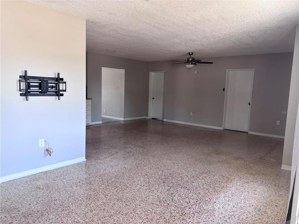 В аренду: $2,550 (3 спален, 2 ванн, 1677 Квадратных фут)