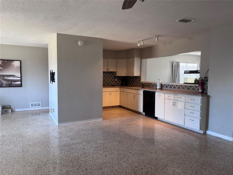 В аренду: $2,550 (3 спален, 2 ванн, 1677 Квадратных фут)