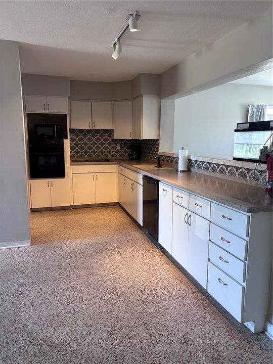 В аренду: $2,550 (3 спален, 2 ванн, 1677 Квадратных фут)