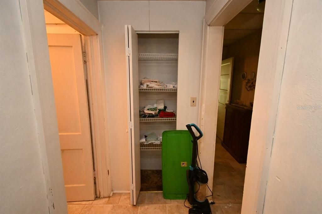 На продажу: $89,900 (2 спален, 1 ванн, 1195 Квадратных фут)