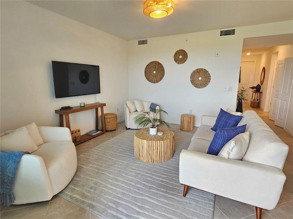 В аренду: $2,400 (2 спален, 2 ванн, 1149 Квадратных фут)
