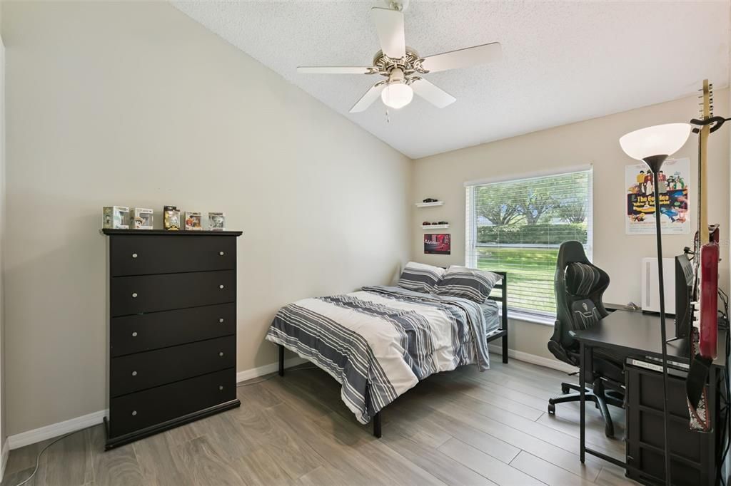 Под контрактом: $625,000 (4 спален, 2 ванн, 1869 Квадратных фут)