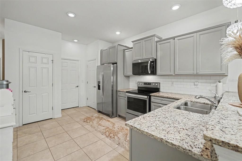 For Sale: $289,000 (2 beds, 2 baths, 1588 Square Feet)