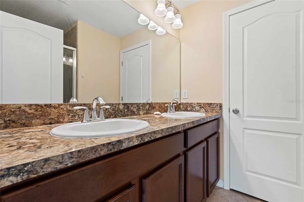 For Sale: $245,000 (3 beds, 2 baths, 1559 Square Feet)