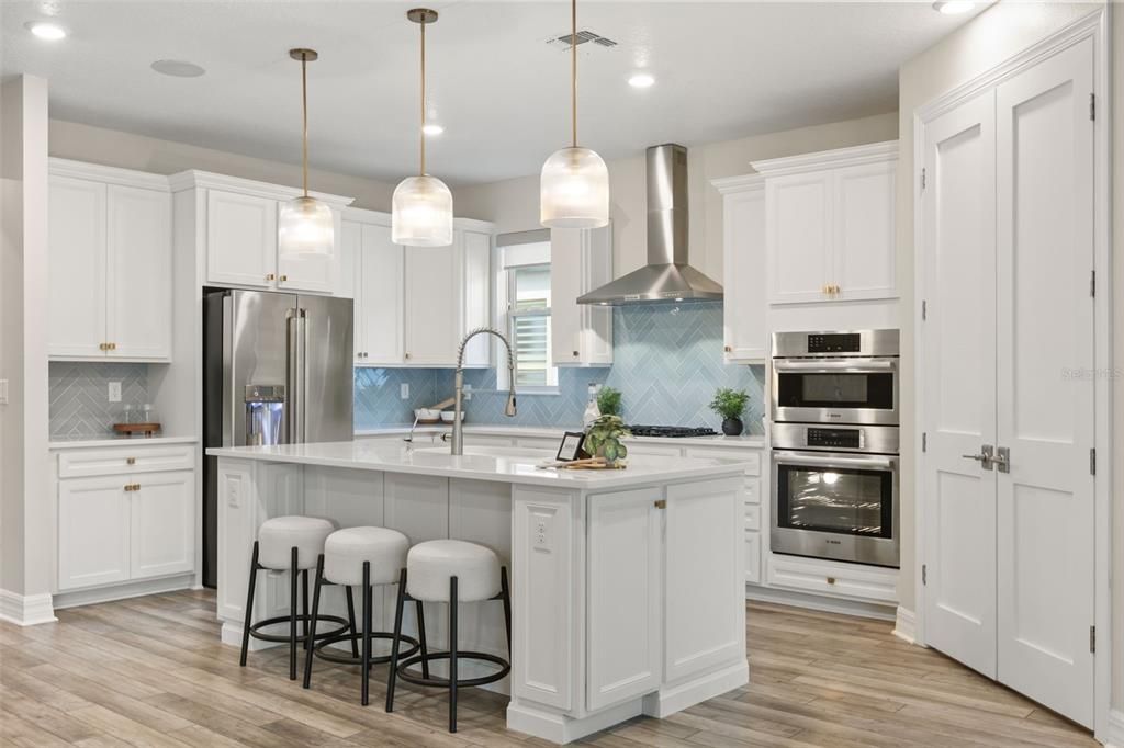 For Sale: $1,295,000 (5 beds, 4 baths, 2915 Square Feet)