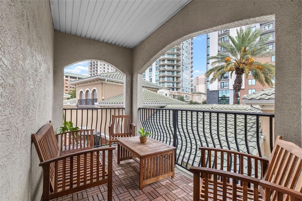 Activo con contrato: $464,500 (3 camas, 2 baños, 1378 Pies cuadrados)