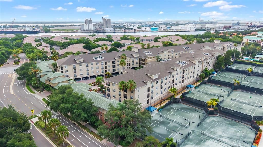 Activo con contrato: $464,500 (3 camas, 2 baños, 1378 Pies cuadrados)