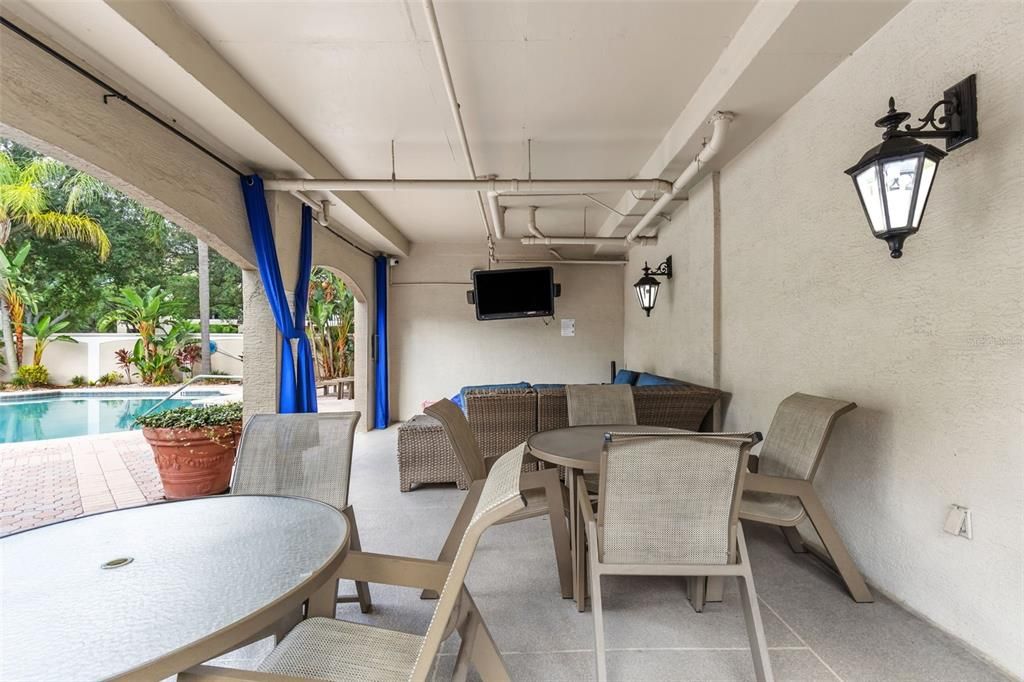 Activo con contrato: $464,500 (3 camas, 2 baños, 1378 Pies cuadrados)