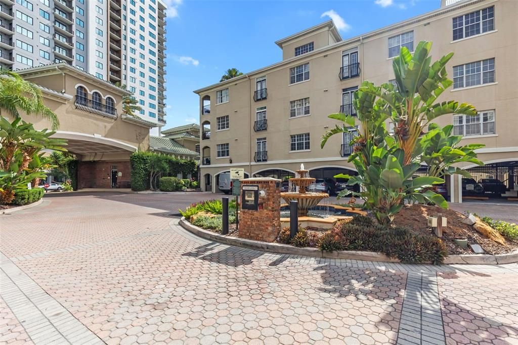Activo con contrato: $464,500 (3 camas, 2 baños, 1378 Pies cuadrados)