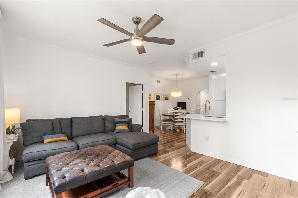 Activo con contrato: $464,500 (3 camas, 2 baños, 1378 Pies cuadrados)