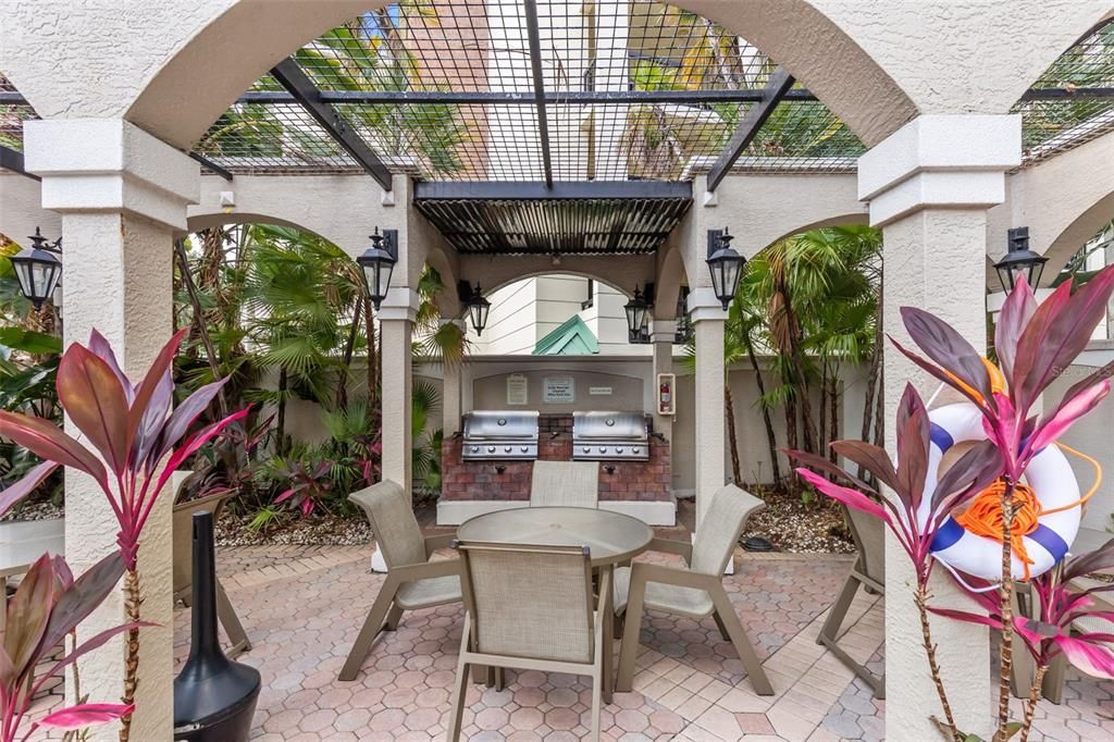 Activo con contrato: $464,500 (3 camas, 2 baños, 1378 Pies cuadrados)