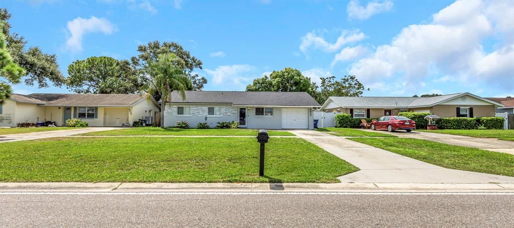 For Rent: $3,600 (4 beds, 2 baths, 1242 Square Feet)