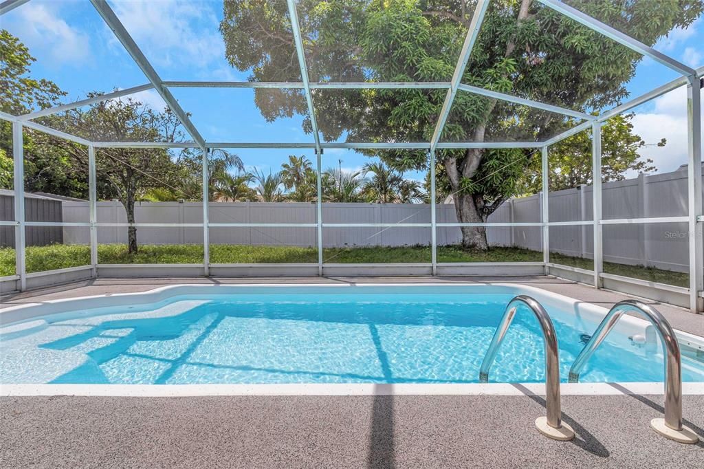 For Rent: $3,600 (4 beds, 2 baths, 1242 Square Feet)