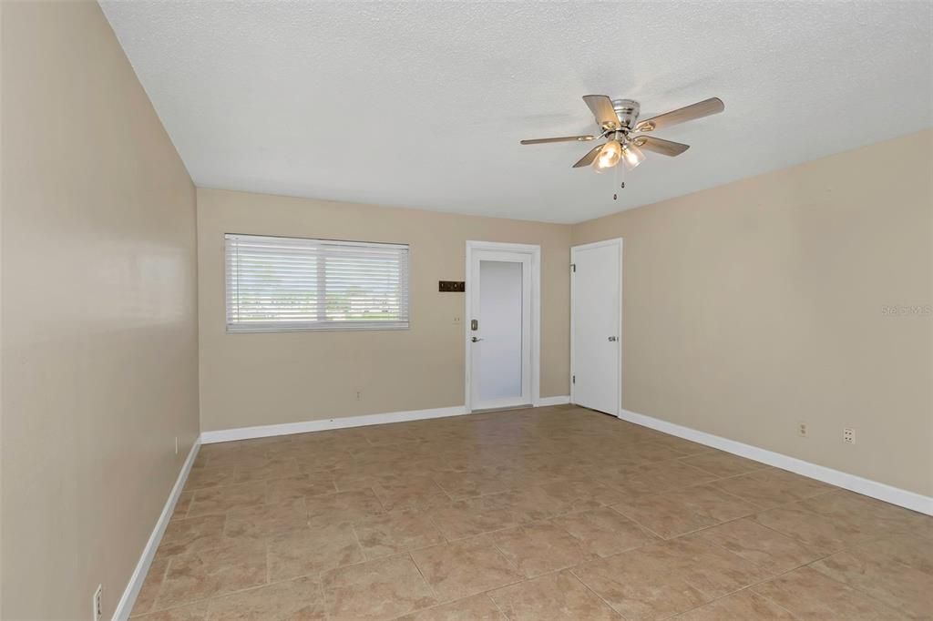 For Rent: $3,600 (4 beds, 2 baths, 1242 Square Feet)