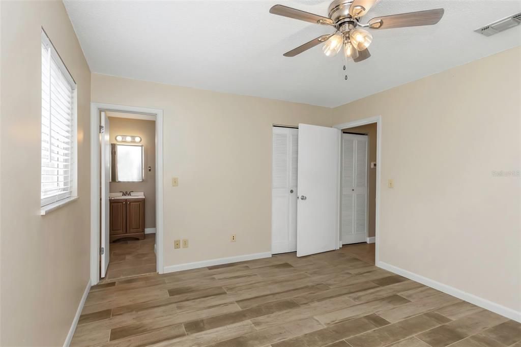 For Rent: $3,600 (4 beds, 2 baths, 1242 Square Feet)