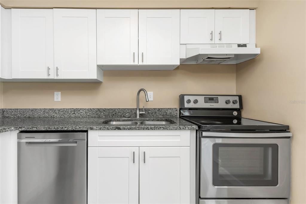 For Rent: $3,600 (4 beds, 2 baths, 1242 Square Feet)